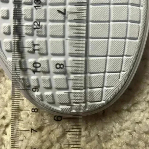 GIRLS UNDER ARMOUR KED LIKE SHOES SIZE 3 NWT - Picture 13 of 13